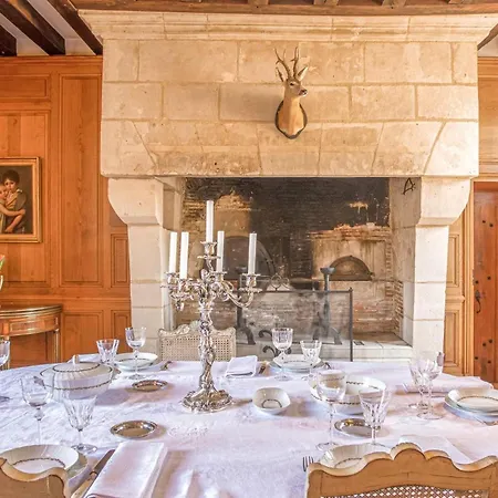 Stunning In Fontaine Guerin بيت للعطل